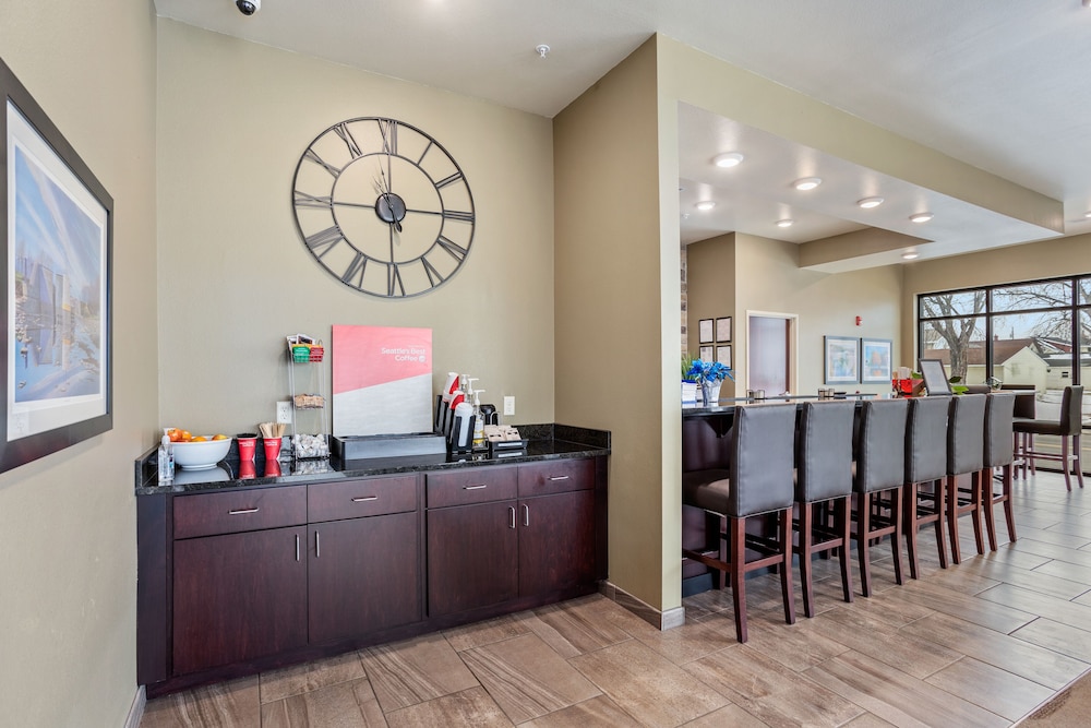 Cobblestone Hotel & Suites Little Chute - photo 44