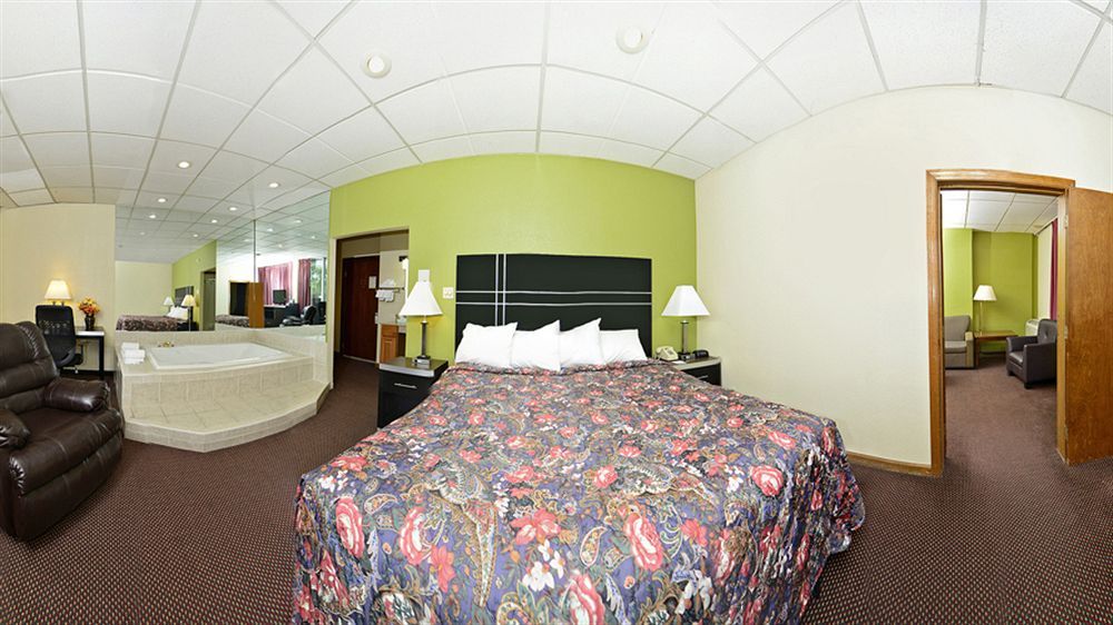 Days Inn by Wyndham Oil City Conference Center - photo 8