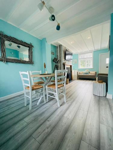 The Rambler's Rest Cottage Parkgate Wirral — 4-Star Luxury Hotel in Neston, United Kingdom