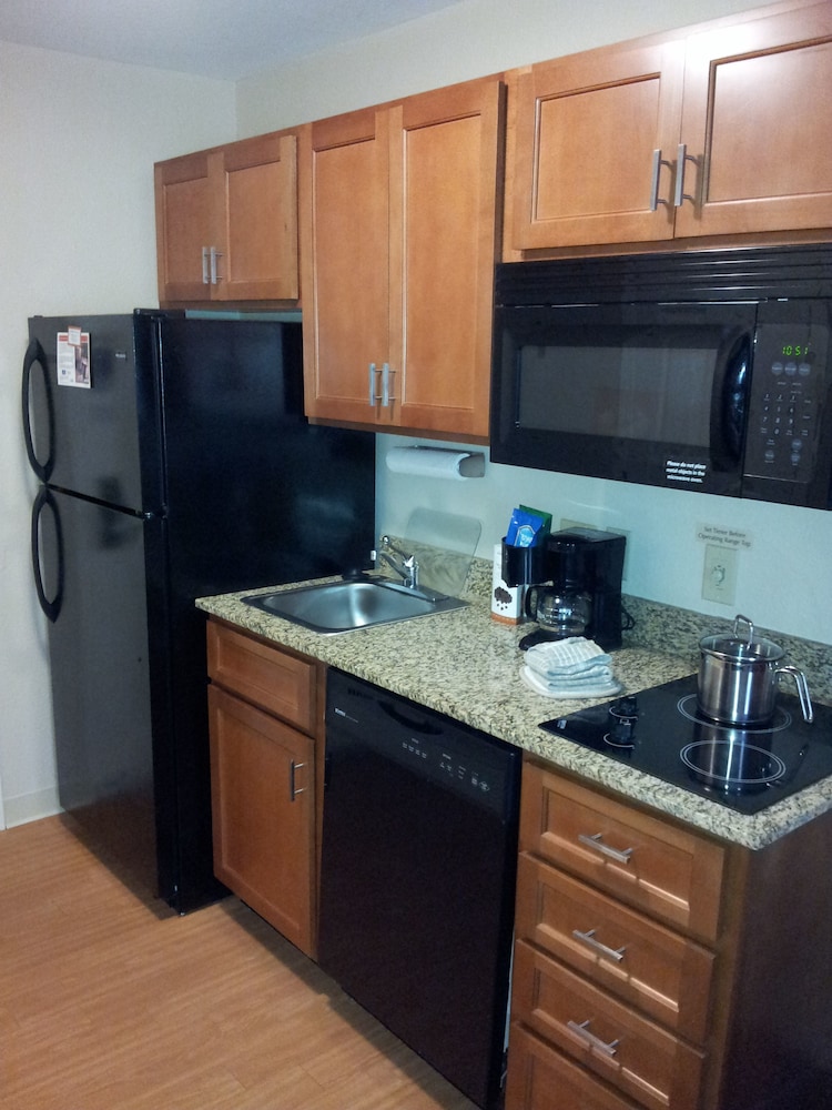 Candlewood Suites Fredericksburg an IHG Hotel - photo 5