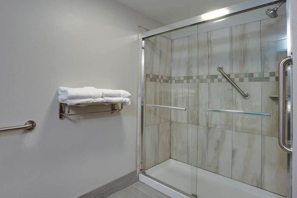 La Quinta Inn & Suites by Wyndham Batavia - photo 17