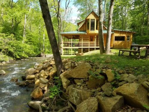 Log Cabin on the River — 4-Star Luxury Hotel in Stanardsville, United States