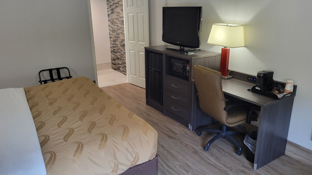 Quality Inn Forsyth near GA Public Safety Training Center - photo 7