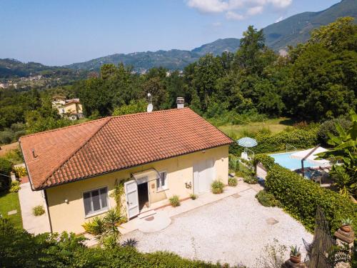Villino le Farfalle by VacaVilla — 4-Star Luxury Hotel in Camaiore, Italy