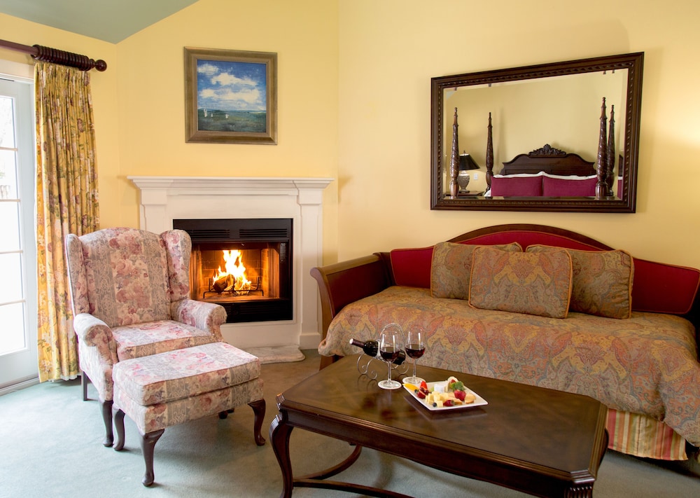 Queen Anne Inn — Chatham