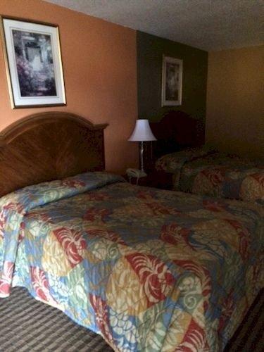Richmond Inn & Suites - photo 2