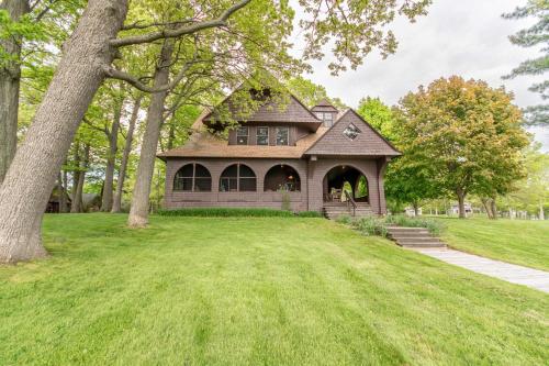 Waterfront Island Retreat On Round Island With Dock — Clayton