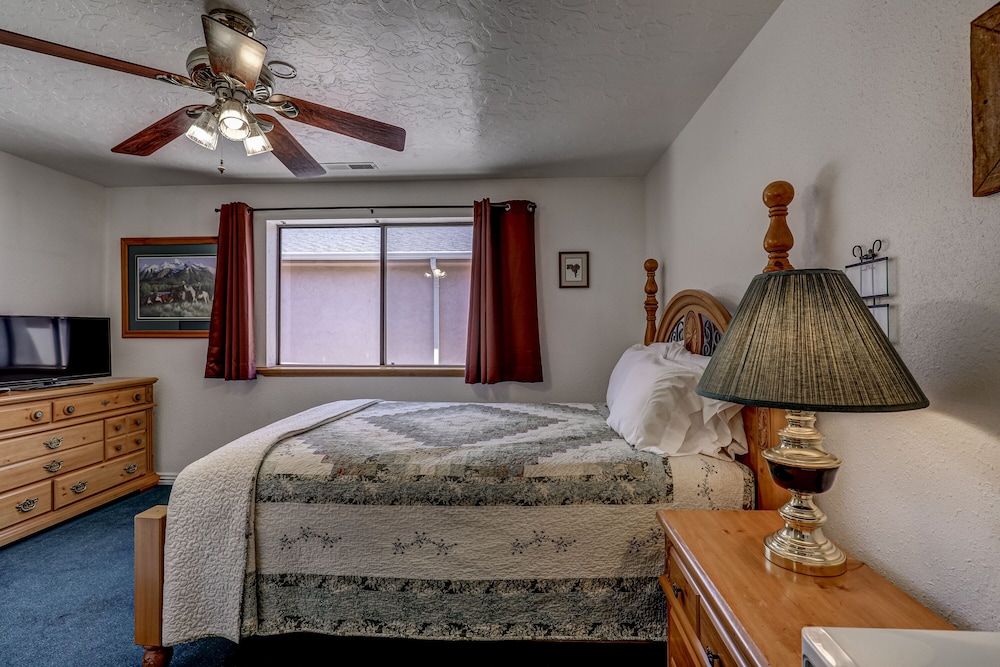 The Snuggle Inn - photo 54