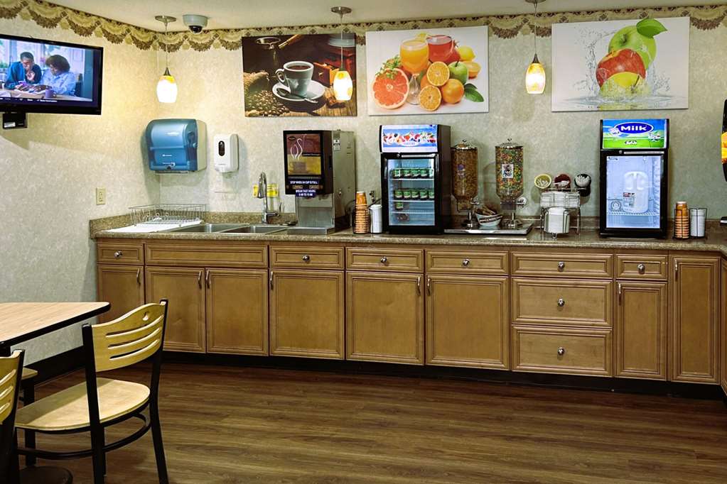 Econo Lodge Grand Forks near University - photo 25