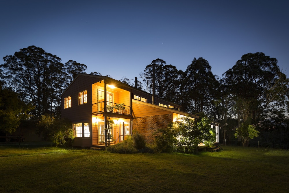 Moffat Falls Lodge — 4-Star Luxury Hotel in Armidale, Australia