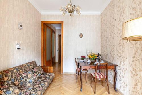 Cozy Apart W AC & free parking in the Town Center