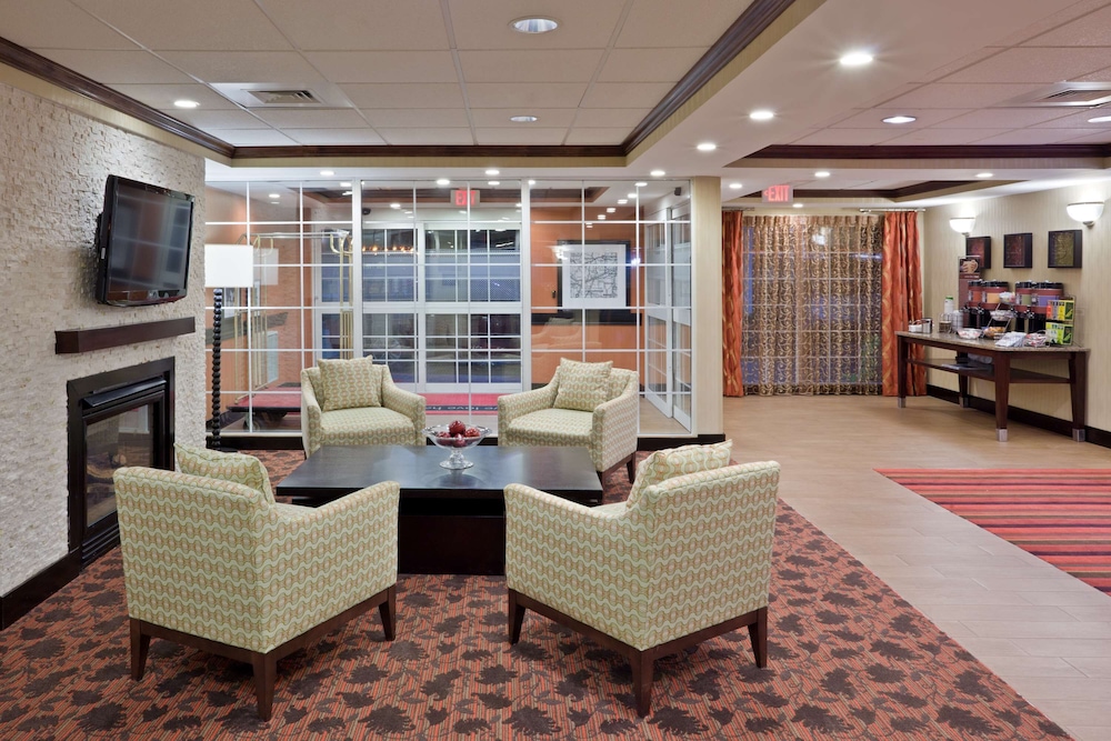 Hampton Inn Sturbridge - photo 3