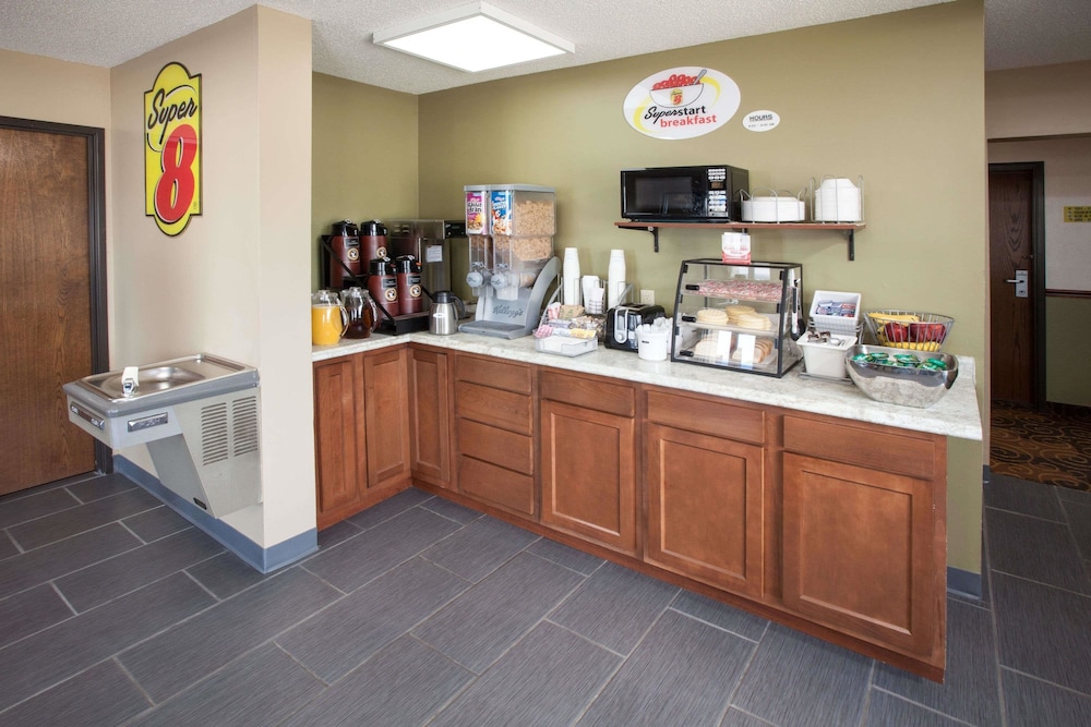 Super 8 by Wyndham Dwight - photo 13