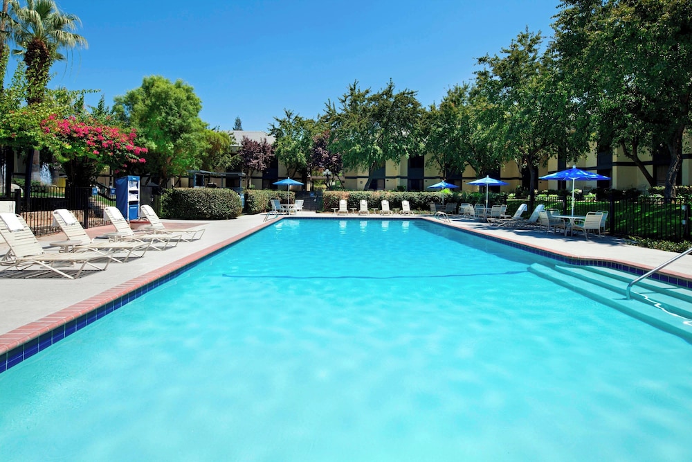 Four Points by Sheraton Bakersfield — hotel in Bakersfield