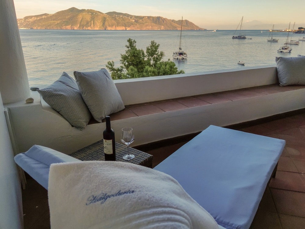 Halgoduria — 4-Star Luxury Hotel in Santa Marina Salina, Italy