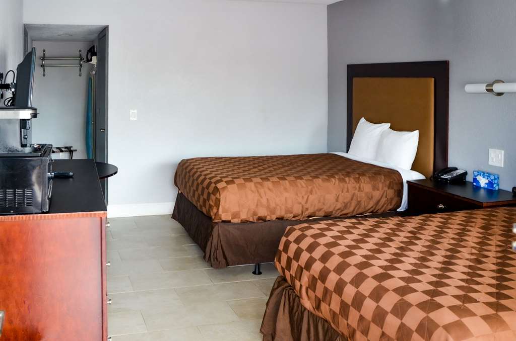 Rodeway Inn Sun City Center - photo 15