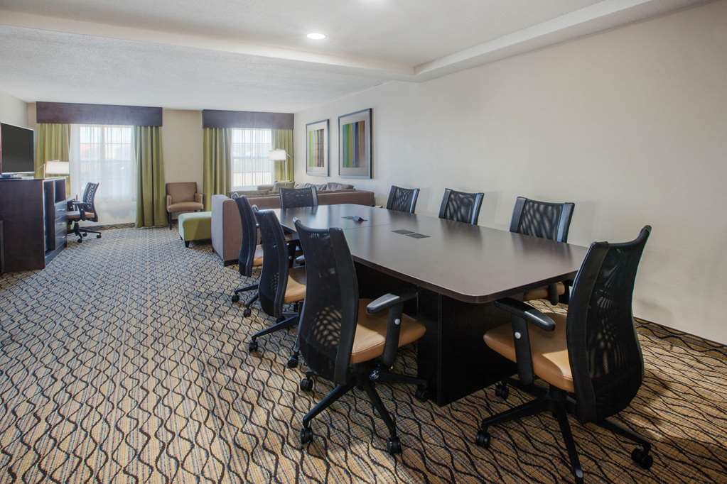 Wingate by Wyndham Roseville Detroit - photo 13