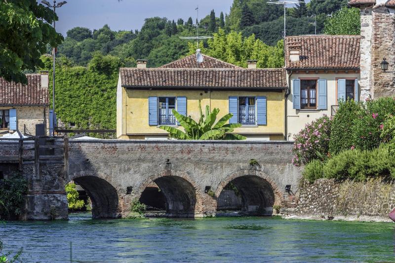 Il Borghetto Vacanze nei Mulini — 4-Star Luxury Hotel in Valeggio Sul Mincio, Italy