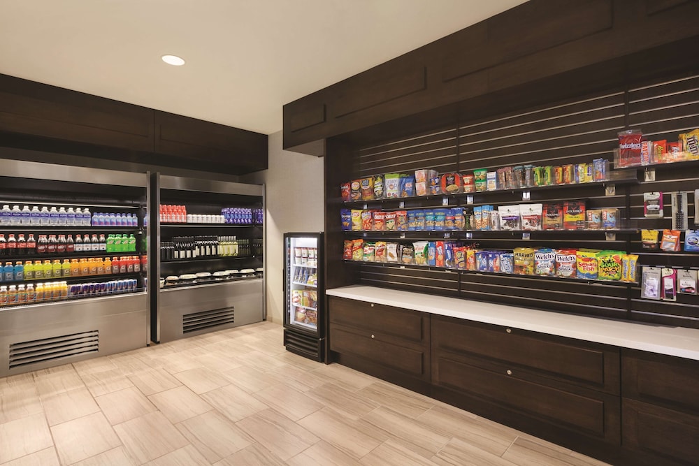Embassy Suites by Hilton San Antonio Brooks Hotel & Spa - photo 39