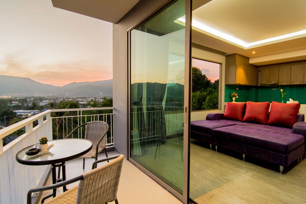 The Blue Hotel — hotel in Ban Chalong