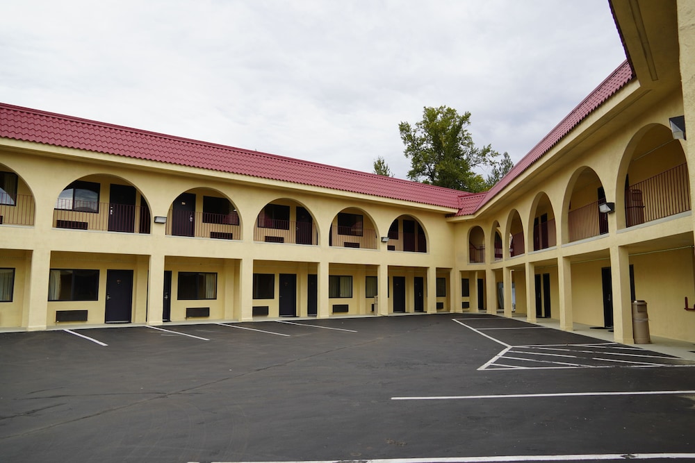 Timberland Inn & Suites - photo 108