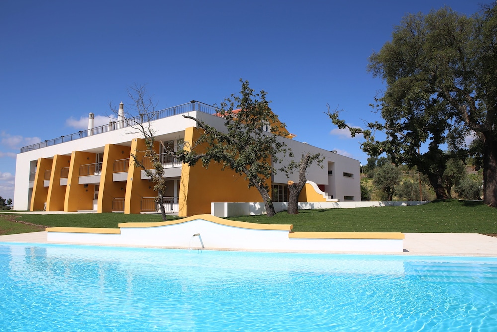 Cabeças do Reguengo — 4-Star Luxury Hotel in Portalegre, Portugal