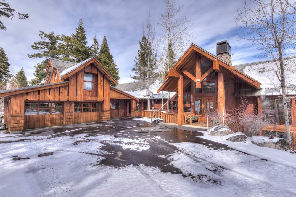 Luxury Northstar Palace w Hot Tub & Games - photo 41