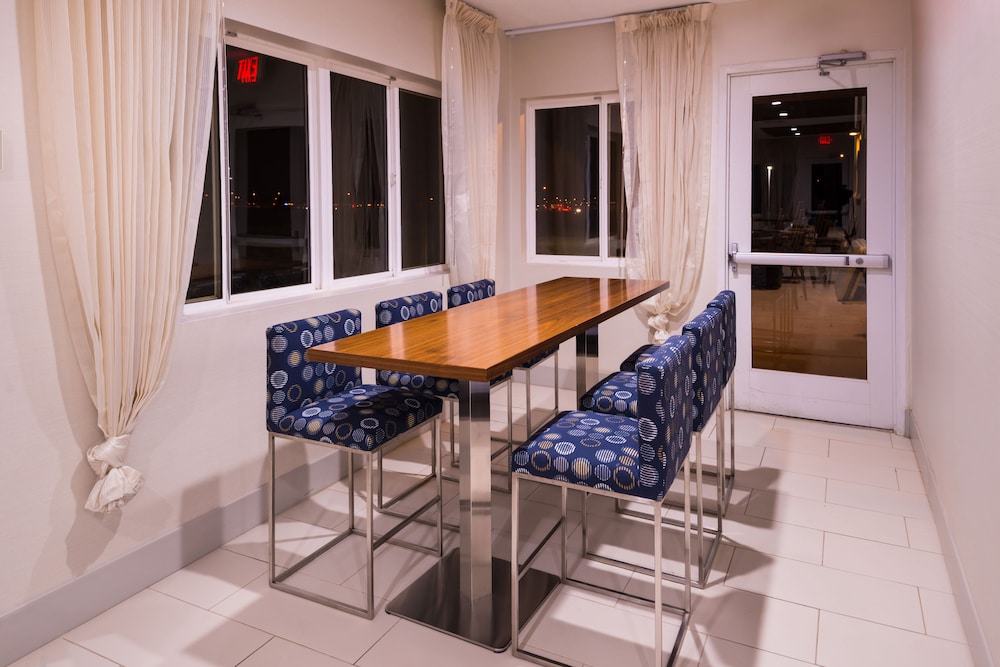 Holiday Inn Express Hotel & Suites Alamogordo Hwy 54 70 by IHG - photo 40