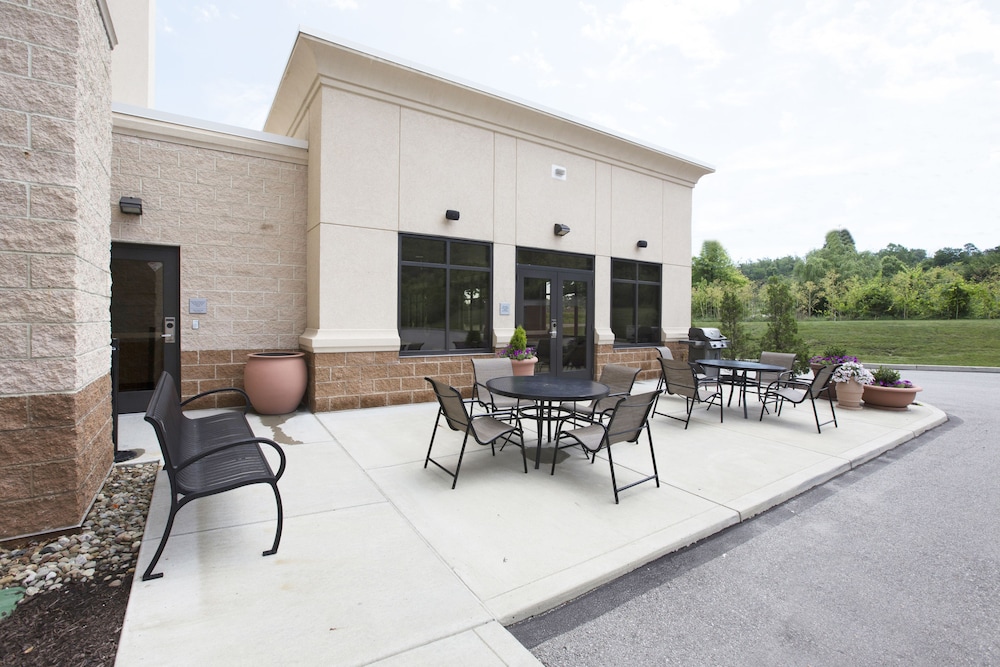 Hampton Inn Pittsburgh Bridgeville - photo 71