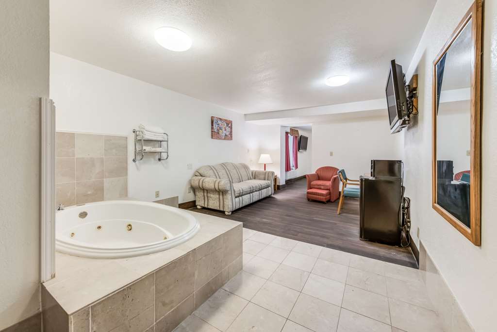 Econo Lodge Truman Inn - photo 19