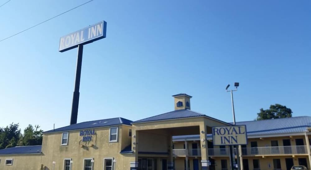 Royal Inn - carbon neutral hotel in Alachua