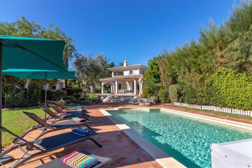 Villa Soalheira walk to beach private pool and gardens — 4-Star Luxury Hotel in Carvoeiro, Portugal