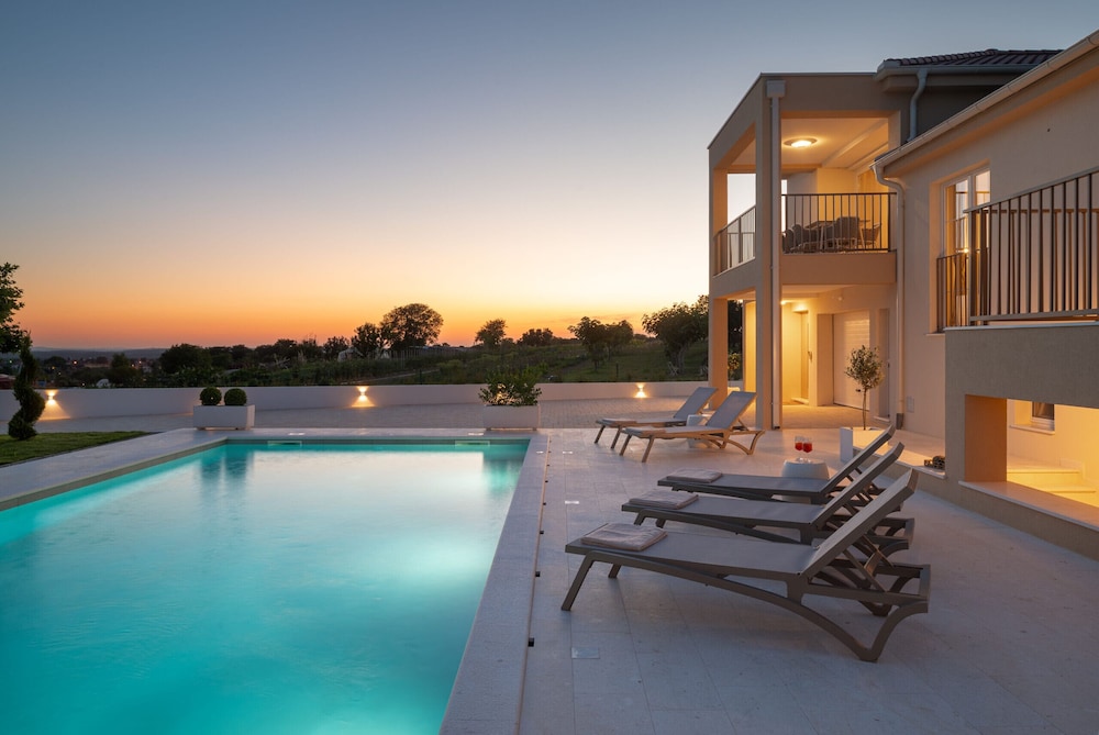 Luxury Villa Morus with pool 50m2 gym — 4-Star Luxury Hotel in Policnik, Croatia