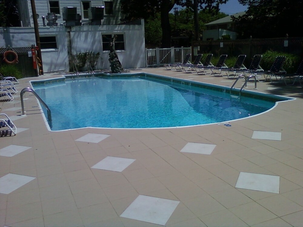 The St Laurent Social Club & Guest Rooms - photo 3