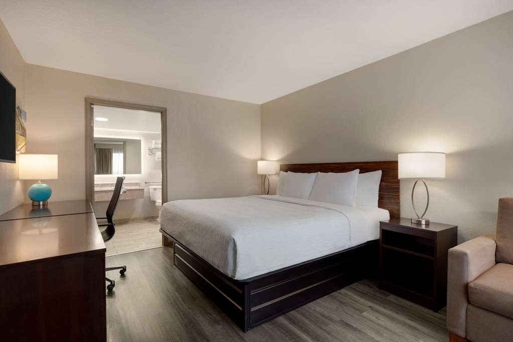 Days Inn by Wyndham Emporia - photo 12