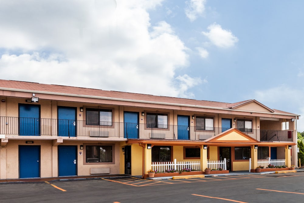 Red Carpet Inn - photo 14