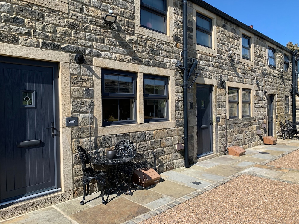 Shep Cottage — 4-Star Luxury Hotel in Hebden Bridge, United Kingdom