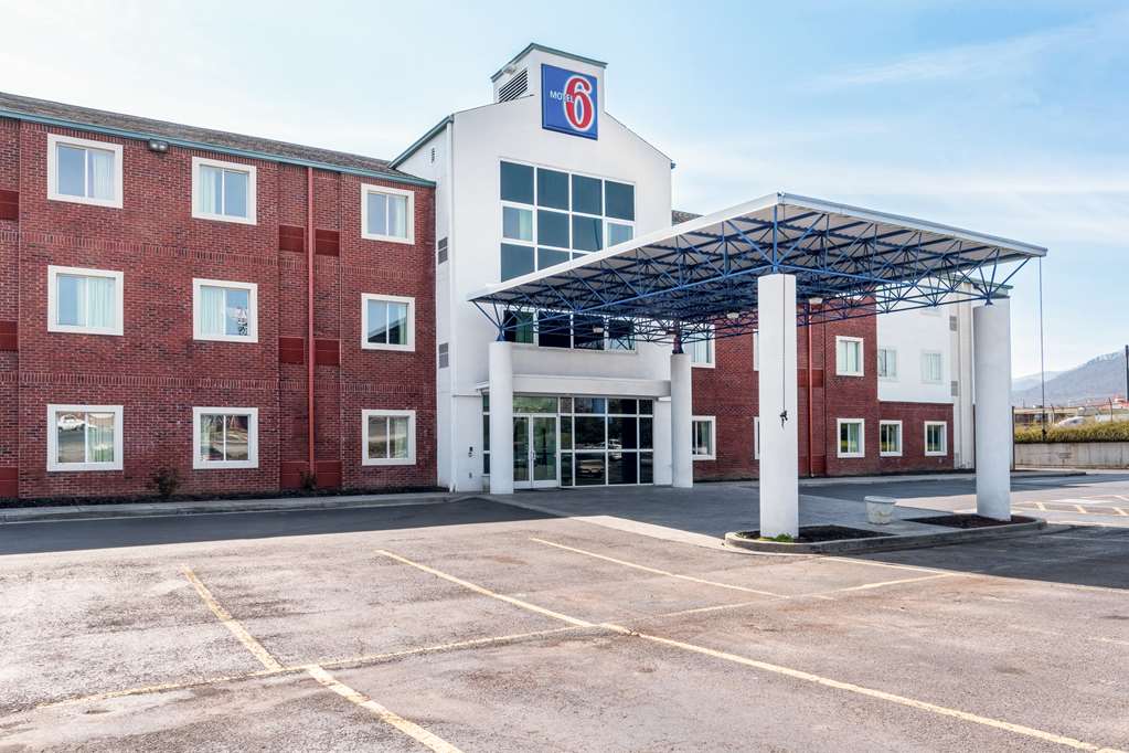 Motel 6 Newport TN - featured photo