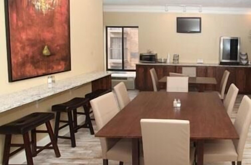 Stratford Court Hotel - photo 18