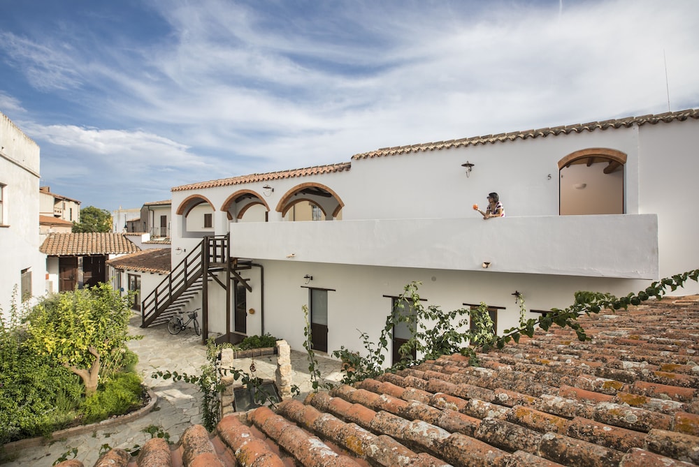 Domu Elvira - carbon neutral hotel in Muravera