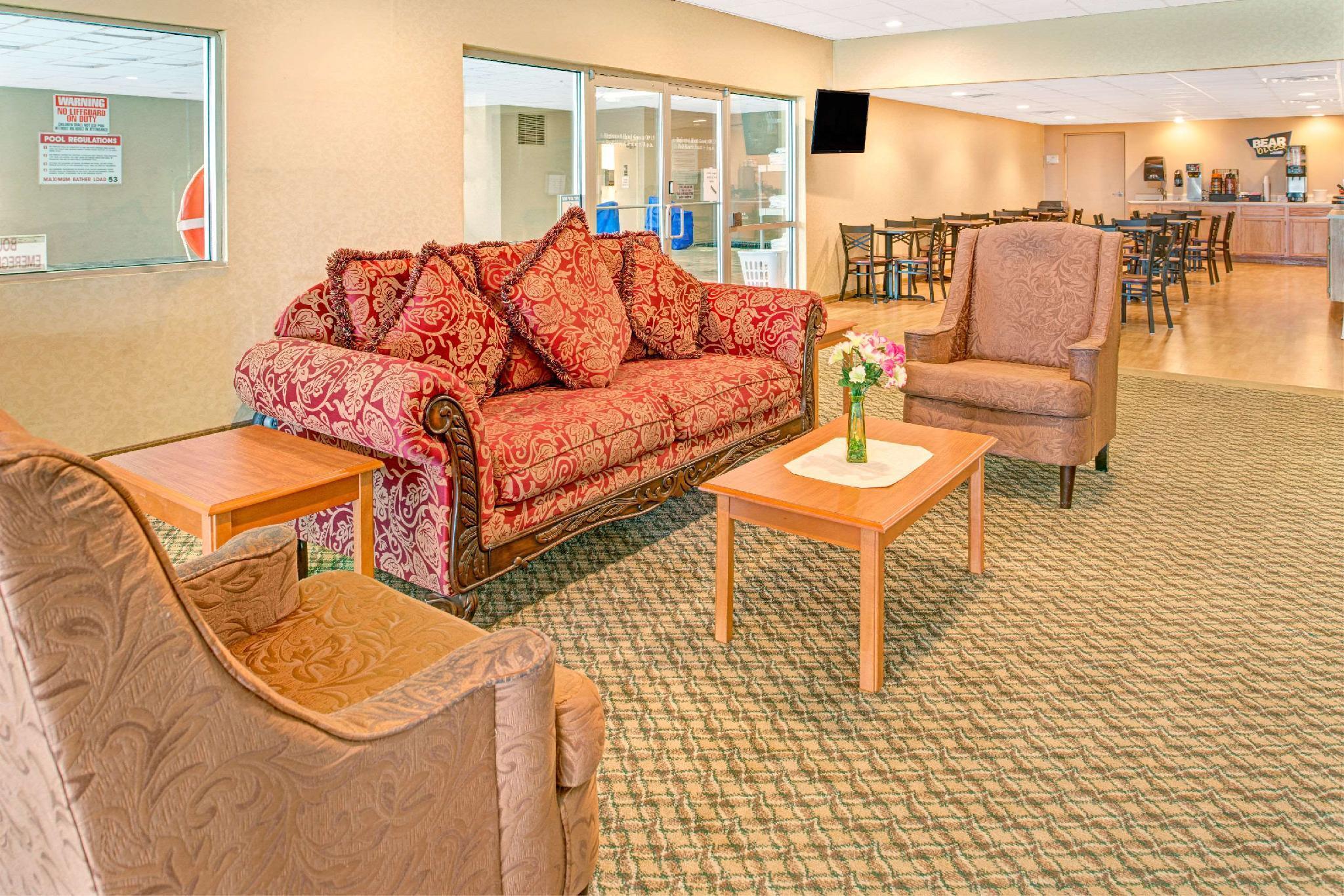 Travelodge by Wyndham Lincoln Airport I 80 - photo 10