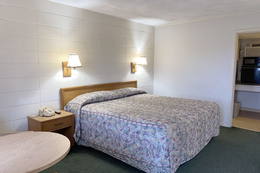 OYO Hotel Mauldin SC South Main Street - photo 4
