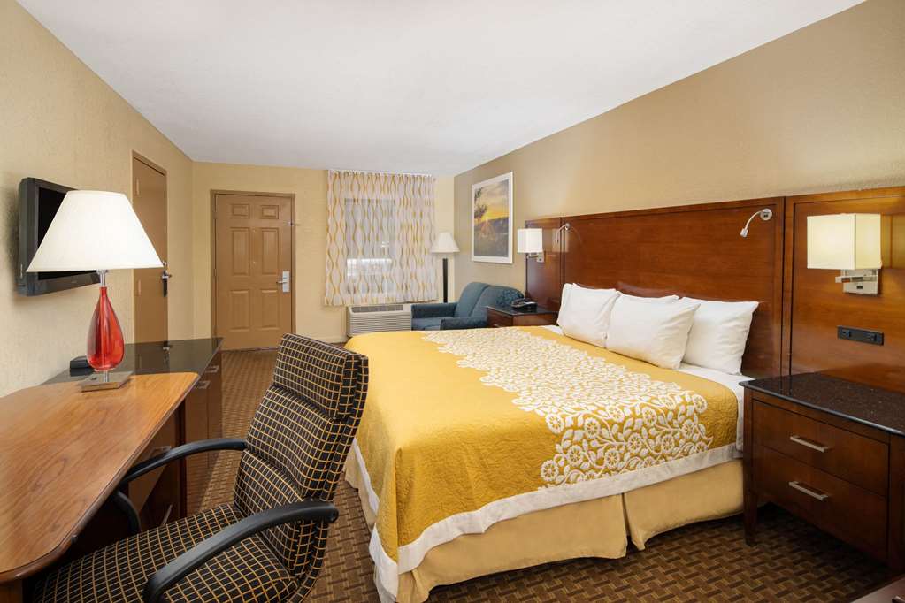 Days Inn by Wyndham Thomaston - photo 13