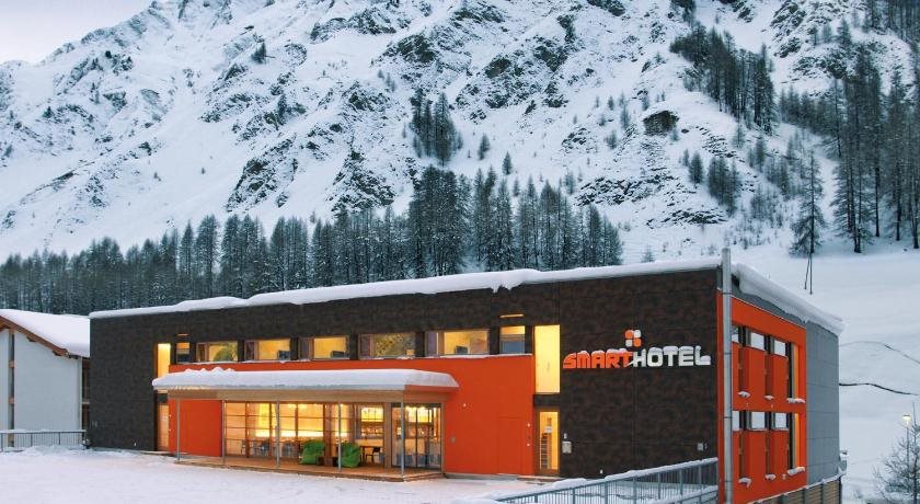 Smart Hotel - carbon neutral hotel in Unknown City