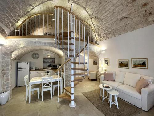 Casa Pietra di Luna Ostuni Puglia — 4-Star Luxury Hotel in Ostuni, Italy
