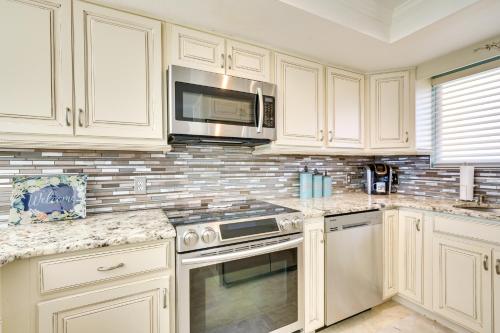 Resort Style Penthouse with Patio in Hudson - photo 30