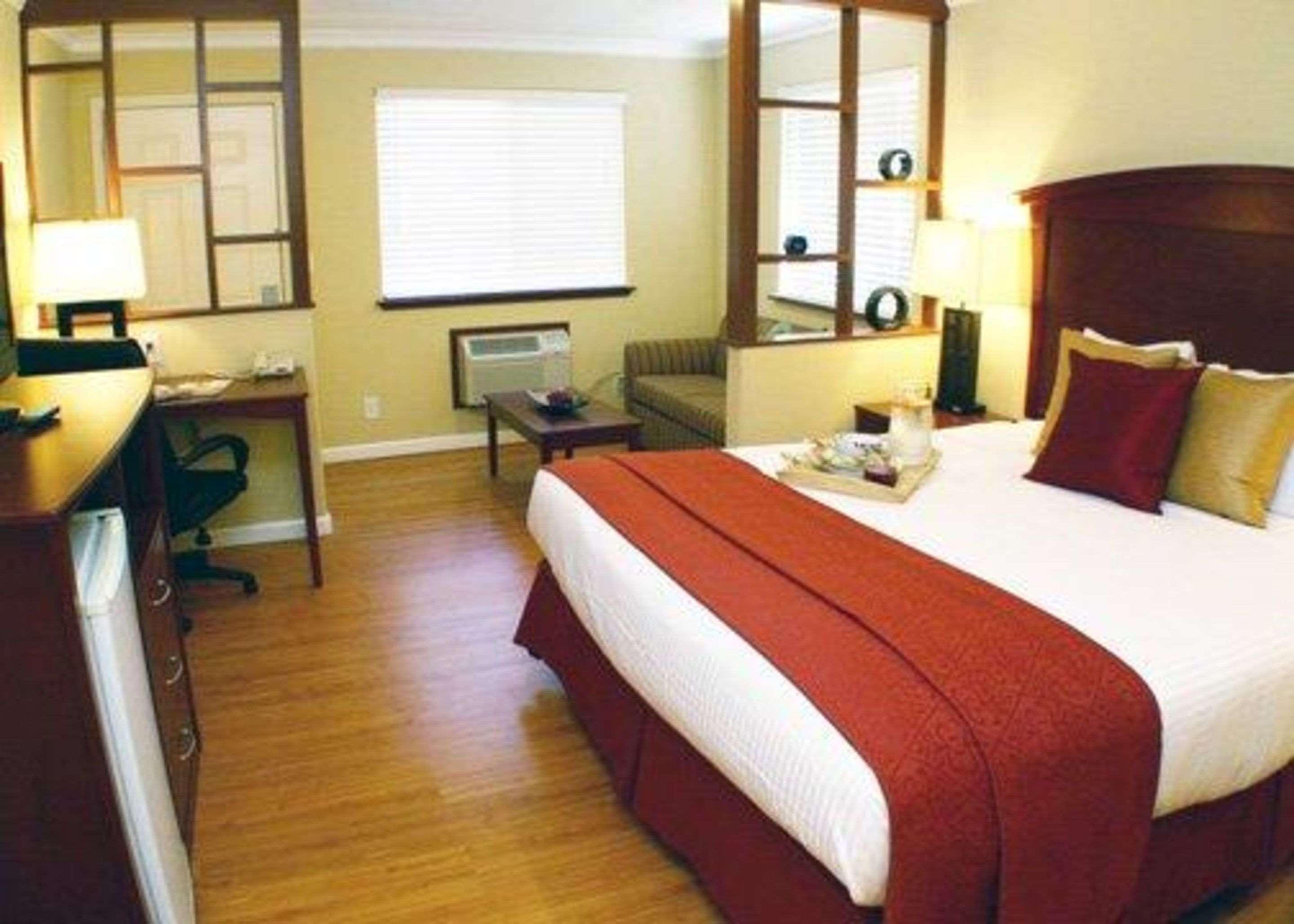 Quality Inn & Suites Santa Cruz Mountains - photo 13