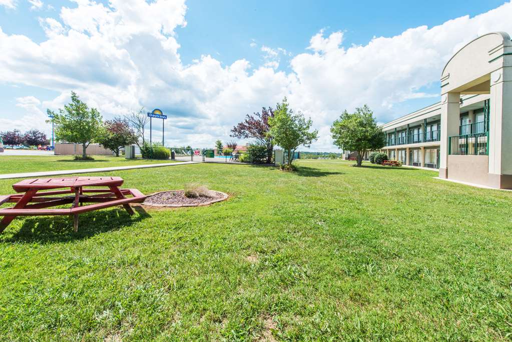 Days Inn by Wyndham Elizabethtown - photo 2