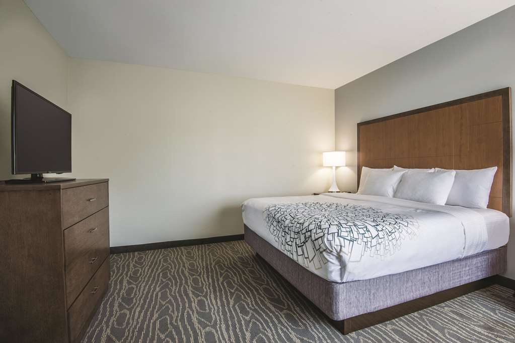 La Quinta Inn & Suites by Wyndham Kingman - photo 33