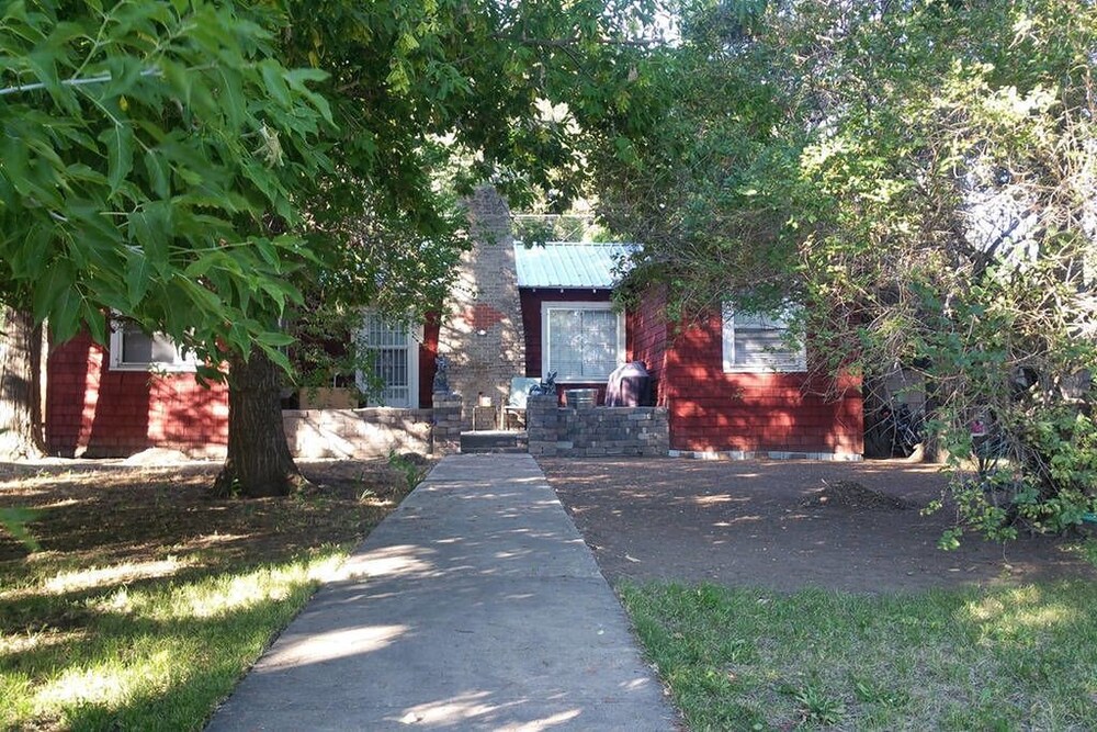 Historic Red Smarthouse King Walk Dwtn - photo 17